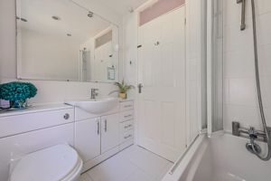 Family Bathroom - click for photo gallery